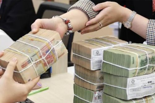Lãi suất vay sản xuất 'nhảy múa', doanh nghiệp gồng mình gánh áp lực chi phí