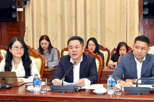 Phó Thống đốc Nguyễn Ngọc Cảnh làm việc với đoàn Cán bộ Quỹ Tiền tệ quốc tế