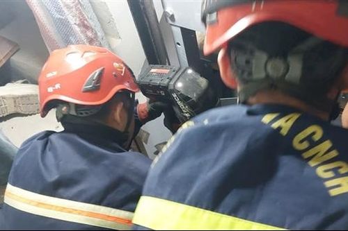 Người đàn ông bị mắc kẹt trong thang máy ở Phú Thọ đã tử vong
