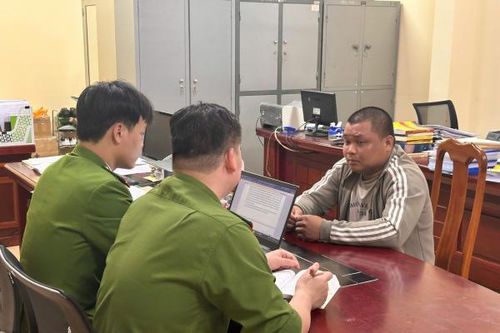 Khởi tố đối tượng lừa đảo bằng 'sổ đỏ' giả