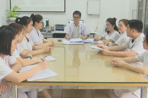 Thầy thuốc trẻ đưa dịch vụ y tế chất lượng gần dân