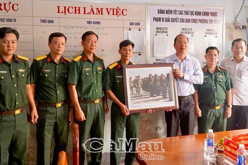 Bí thư Tỉnh ủy Nguyễn Hồ Hải thăm lực lượng dân quân và ngành thể thao Cà Mau
