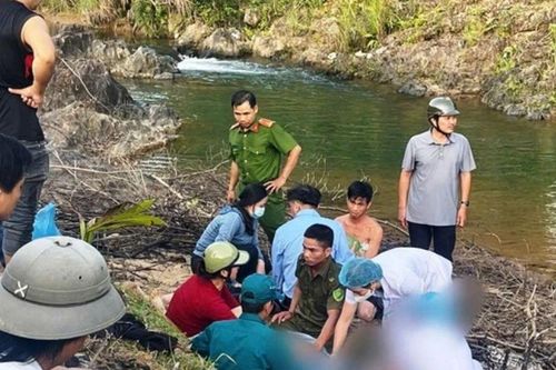 Hiện trường ám ảnh ở TP. Đà Nẵng: Hai nữ sinh trượt chân rơi xuống suối, không qua khỏi