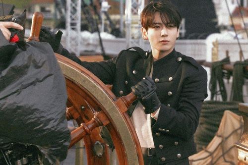 Chỉ sau một đêm, Jungkook (BTS) khiến cộng đồng fan 'dậy sóng' vì động thái lạ với BLACKPINK, EXO