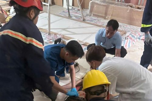 Nam công nhân tử vong sau sự cố kẹt thang máy ở Phú Thọ