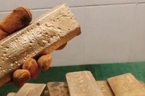 Người đàn ông ngất xỉu khi nhận ra đã 'vứt nhầm' 20 thỏi vàng vào thùng rác