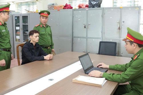 Nửa đêm, gã thanh niên trộm 4 nhẫn vàng trong xe ô tô không khóa cửa