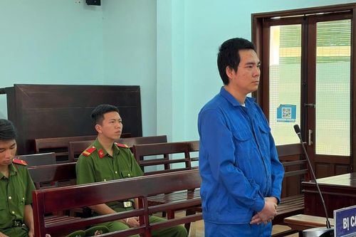 Áp sát sàm sỡ để cướp tài sản, nam thanh niên lĩnh án