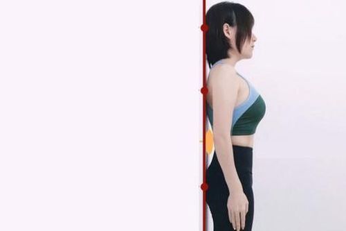 Bài kiểm tra 'đứng dựa tường' giúp nhận diện sớm nguy cơ về cột sống