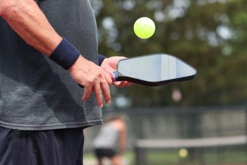 Đau tay khi chơi pickleball có thể là dấu hiệu của những chấn thương nào?