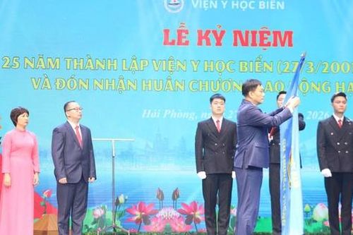 Viện Y học biển kỷ niệm 25 năm thành lập, đón nhận Huân chương Lao động hạng Nhất