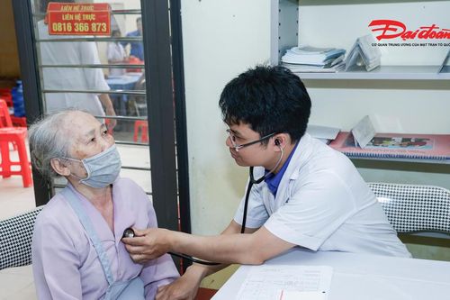 Thái Nguyên: Khám bệnh, cấp phát thuốc miễn phí cho 300 người dân tại phường Linh Sơn