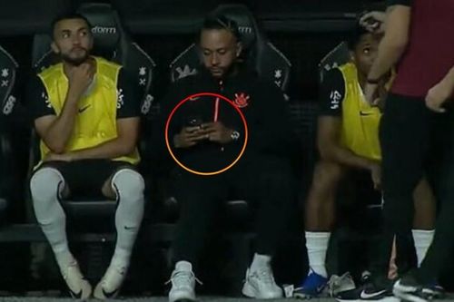 Depay nguy cơ bị cấm thi đấu 6 trận