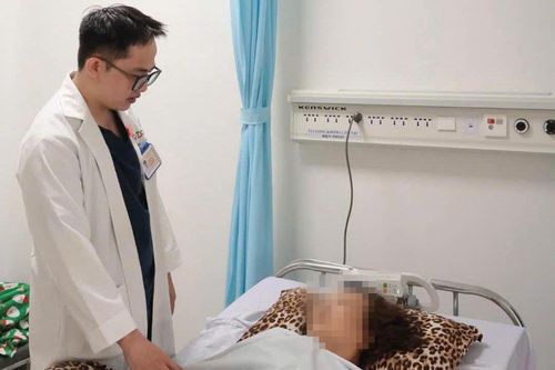 Nôn ra máu nhẹ, người phụ nữ TP.HCM đột ngột nguy kịch sau vài giờ