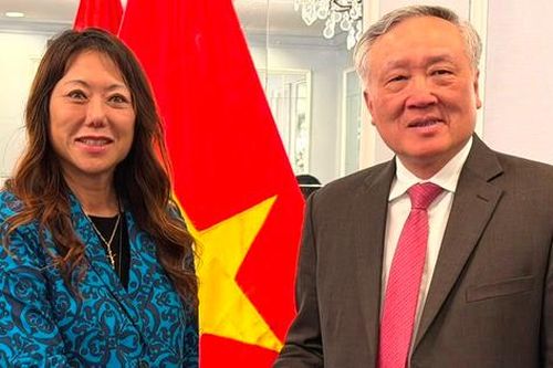 Phó Thủ tướng Thường trực Nguyễn Hòa Bình tiếp Bộ trưởng Tài chính bang California