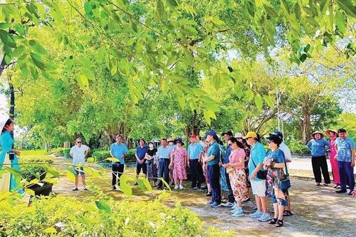 Du lịch ở làng khoa bảng Quỳnh Đôi