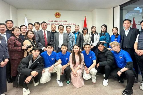 Khẳng định vai trò của thanh niên Việt Nam ở nước ngoài trong việc giữ gìn bản sắc văn hóa dân tộc