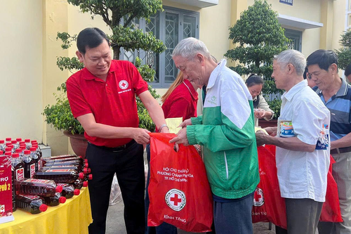 Chăm lo cho người dân có hoàn cảnh khó khăn