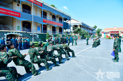 Lực lượng vũ trang TP Hồ Chí Minh sôi nổi tham gia Ngày hội 'Thanh niên khỏe'