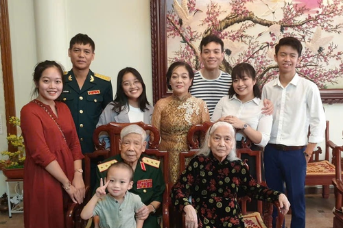 Đồng chí Lê Khả Phiêu trong ký ức người thân: Tình quê, nghĩa nước vẹn tròn