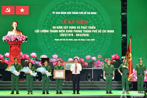 Lực lượng Thanh niên xung phong TP Hồ Chí Minh đón nhận Huân chương Lao động hạng Nhất