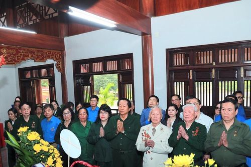 Kỷ niệm 75 năm Bác Hồ tặng thơ thanh niên xung phong Việt Nam