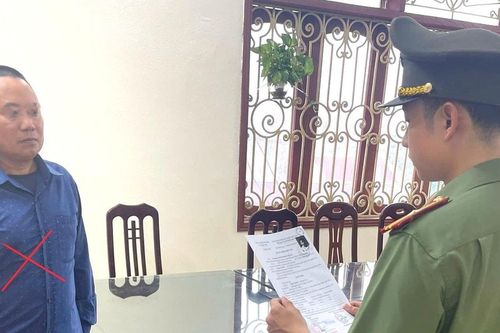 Lừa 'chạy biên chế' chiếm đoạt hơn 1 tỷ đồng, đối tượng ra đầu thú sau 9 năm bỏ trốn