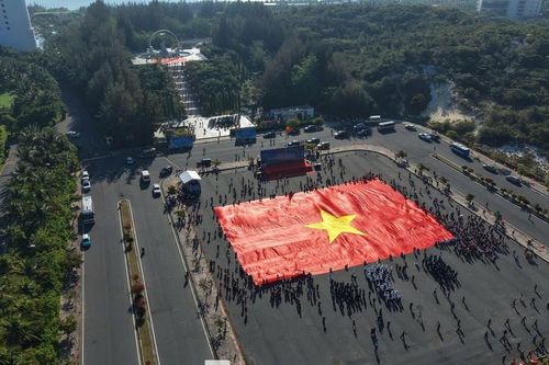 Lễ Thượng cờ ở Khu tưởng niệm Gạc Ma: Điểm nhấn thiêng liêng của Tiền Phong Marathon 2026