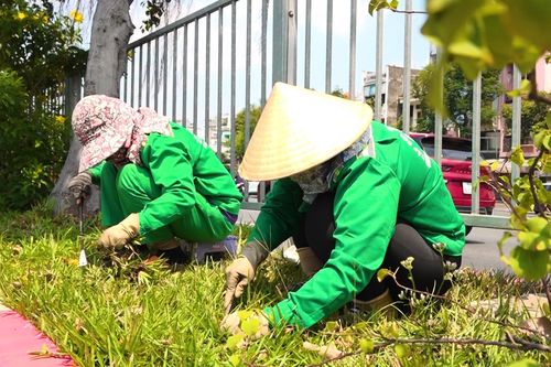 Người lao động tại TPHCM chật vật mưu sinh dưới thời tiết nắng nóng gay gắt