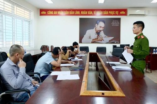 Phê chuẩn khởi tố 17 đối tượng đánh bạc trên xới 'xóc đĩa'