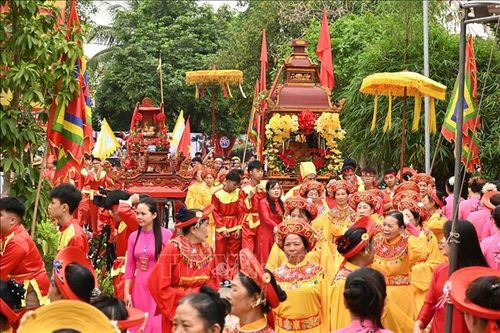 Nô nức khai hội Đền Tranh và Đền Long Động