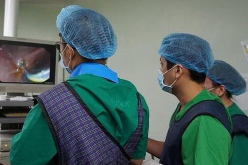 Đau bụng dữ dội nhiều ngày, người đàn ông suýt trả giá đắt, bác sĩ cảnh báo thói quen nhiều người mắc phải