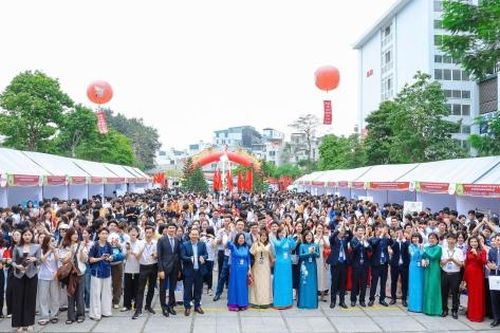 Hơn 7.000 sinh viên tham gia ngày hội hợp tác doanh nghiệp tại UNETI