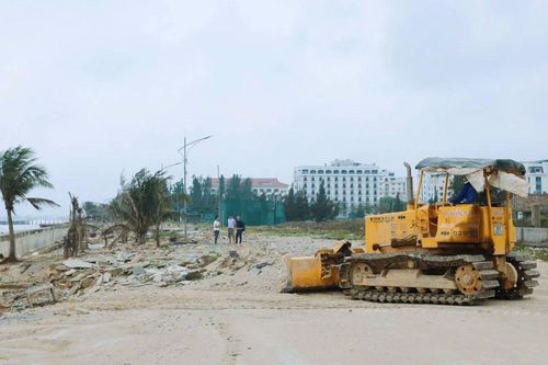 Khẩn trương khắc phục sạt lở kè ven biển Hải Tiến, sẵn sàng cho mùa du lịch 2026