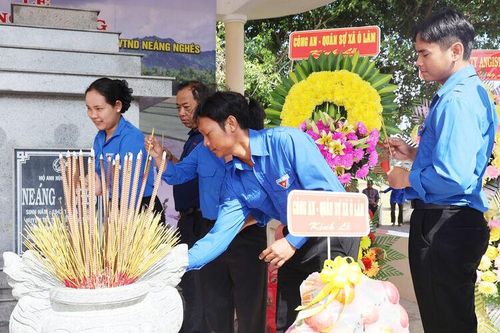 Tri ân Anh hùng Lực lượng vũ trang nhân dân Neáng Nghés