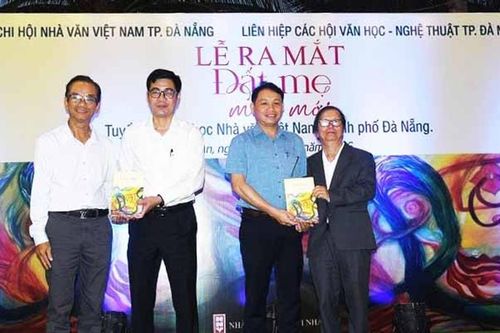 Giới thiệu tác phẩm 'Đất mẹ mùa mới'