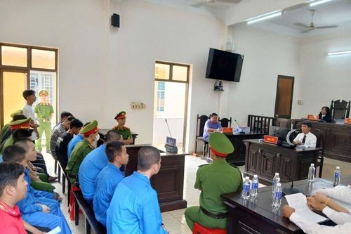 Rủ đánh nhau, 25 bị cáo lãnh án tù và biện pháp giáo dưỡng tại cộng đồng