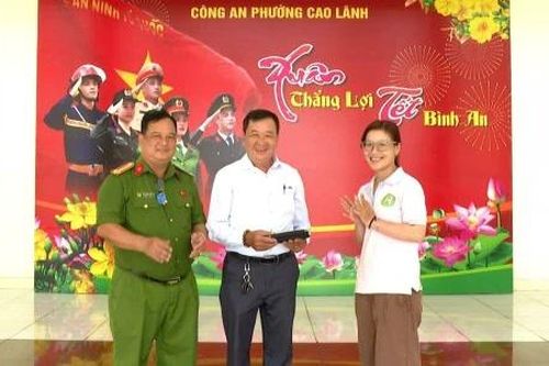 2 trường hợp nhặt được của rơi, trả lại người đánh mất