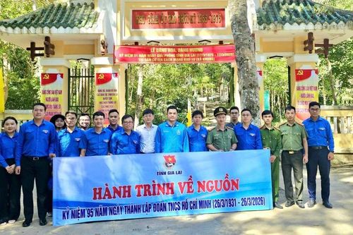 Tỉnh đoàn Gia Lai tổ chức hành trình về nguồn tại xã Krong