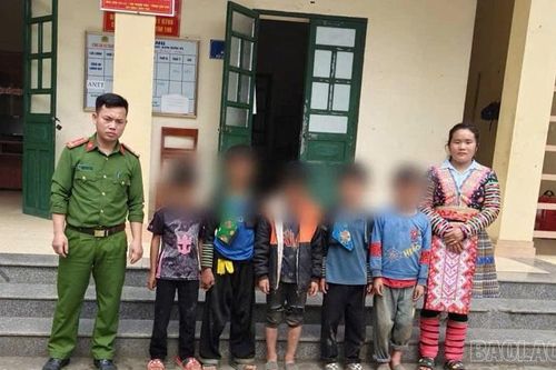 Công an cơ sở Lào Cai kịp thời đưa nhiều trẻ em về nhà an toàn