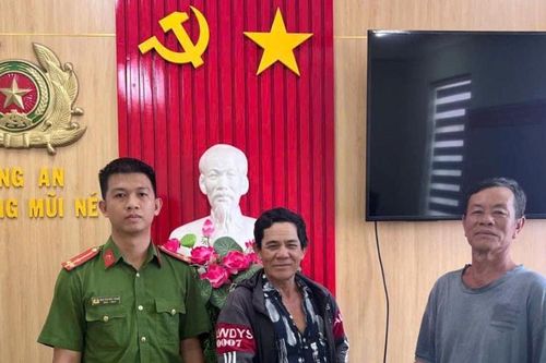 Công an Mũi Né hỗ trợ người dân nhặt được ví tiền tìm chủ sở hữu