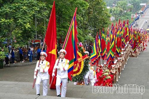 Như cây một cội, như con một nhà