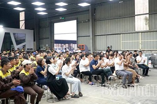 Tập đoàn VTHM tăng lương 8% giúp người lao động vượt 'bão giá' xăng dầu