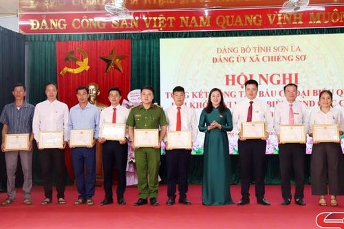 Tổng kết công tác bầu cử, 100% số cử tri xã Chiềng Sơ đi bầu cử