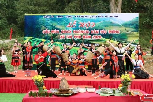 Lễ hội cầu mùa dân tộc Mông xã Gia Phù