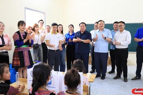 Chung tay thực hiện các công trình an sinh xã hội