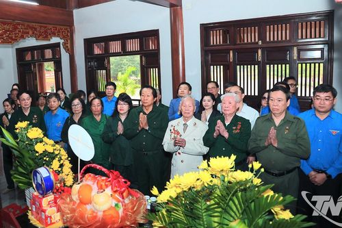 Kỷ niệm 75 năm Ngày Bác Hồ đến thăm và tặng thơ Thanh niên xung phong