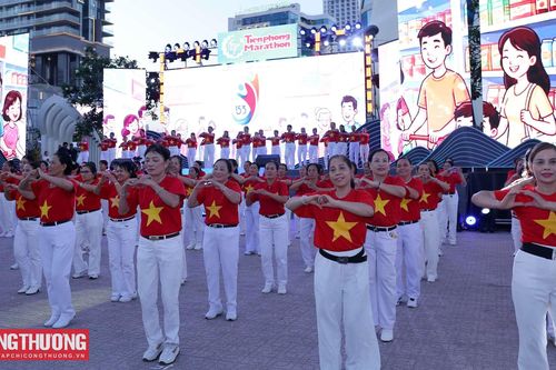 Truyền đi thông điệp 'An toàn thông tin - Gắn kết niềm tin - Tiêu dùng bền vững' từ những bước chân khiêu vũ