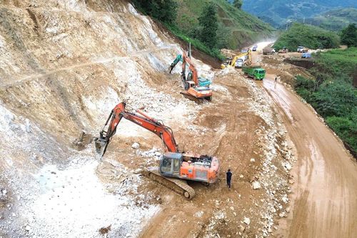 Xử nghiêm nhà thầu chậm thi công dự án kết nối giao thông miền núi phía Bắc qua Lào Cai