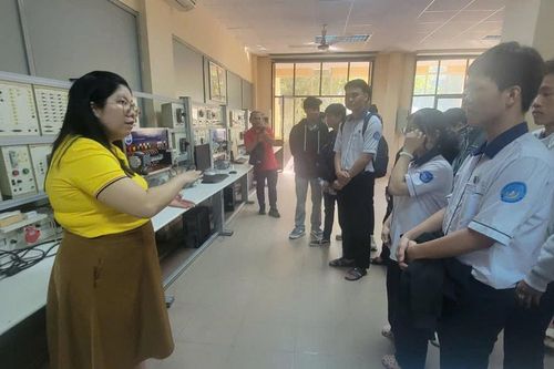TP. Hồ Chí Minh: Vượt trăm kilomet đến trường nghề tìm hiểu ngành học